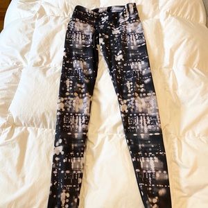 Onzie full length leggings abstract lights S/M